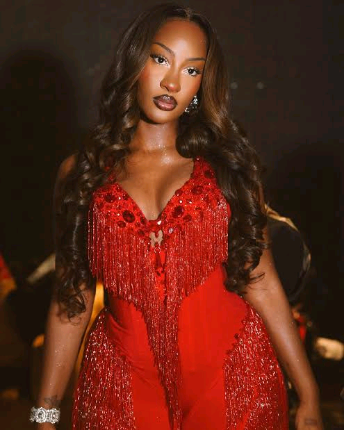 Celebrity singer  Tems become first Nigerian singer to Perform at FIFA .