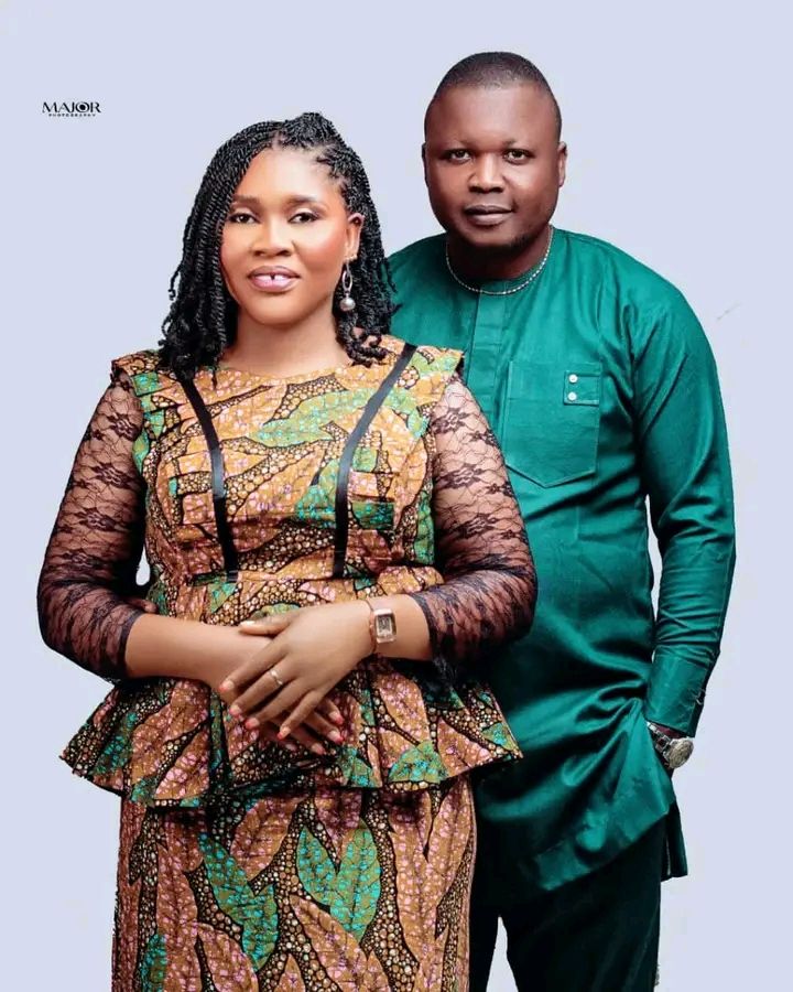 Sad: Woman mourns as her man died few weeks to their wedding. 