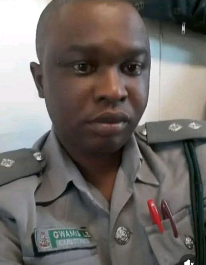 Sad: Nigerian Customs officer commit Sucide. 